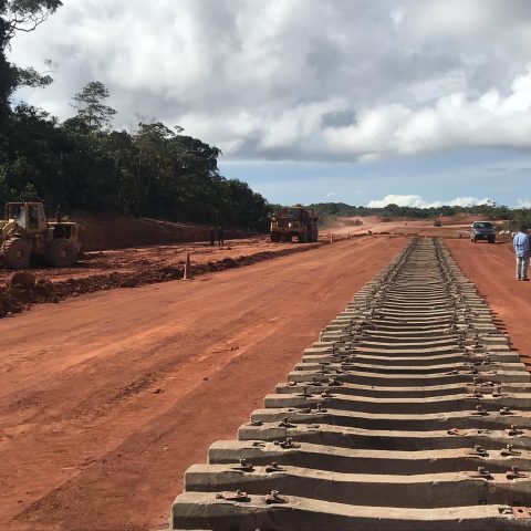 Vía férrea Bauxilum